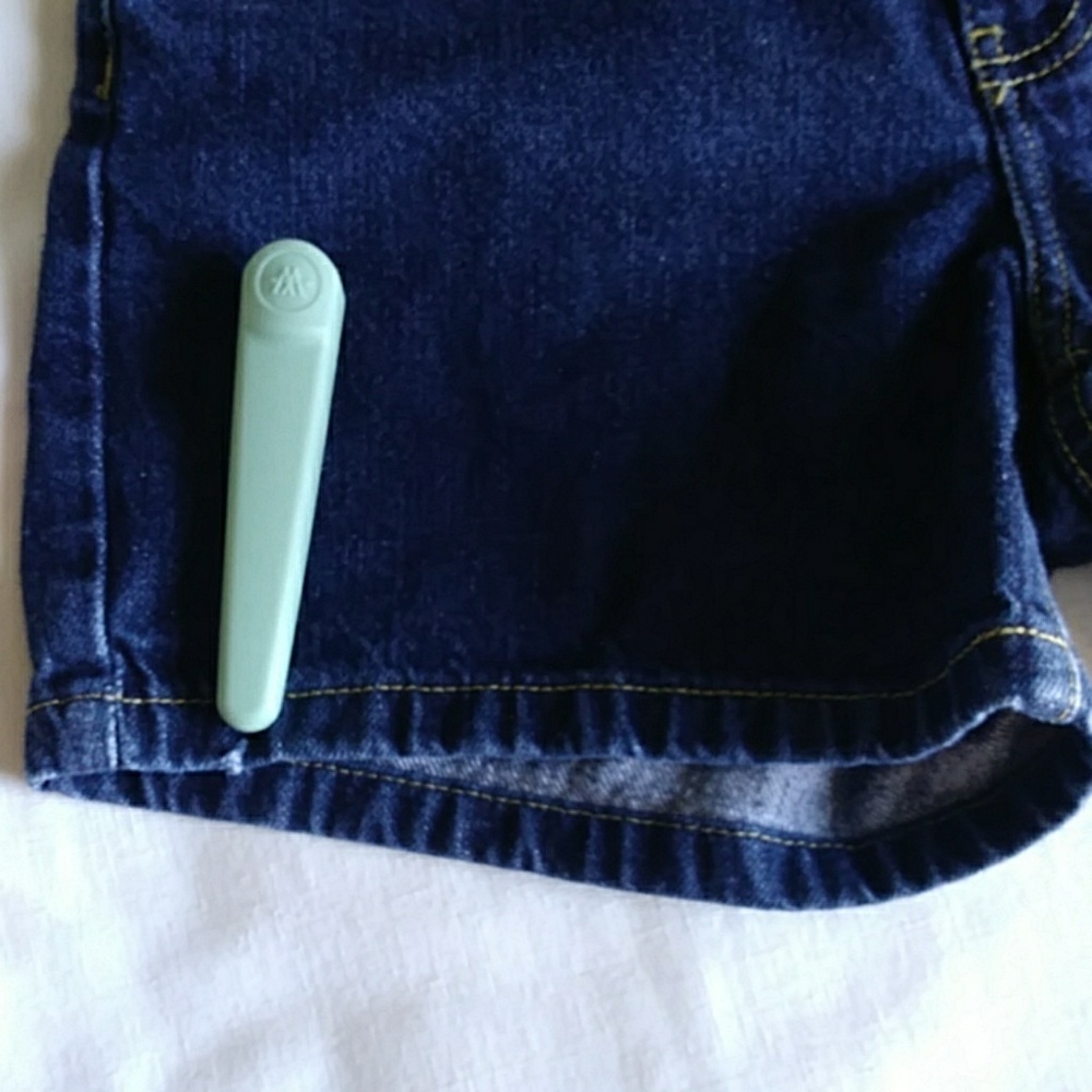 Tommy Hilfiger jean shorts Size 3 - Picture 7 of 8